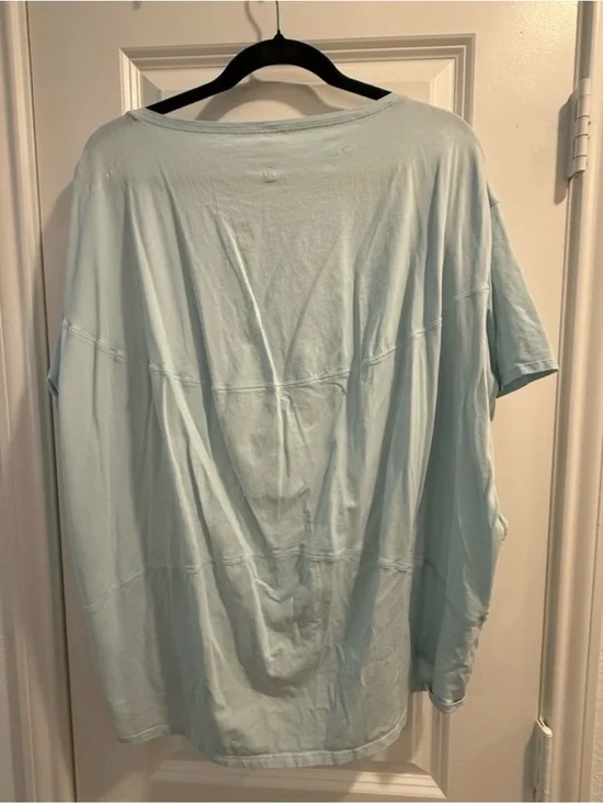 lululemon athletica Back In Action Shirt - Picture 2 of 3